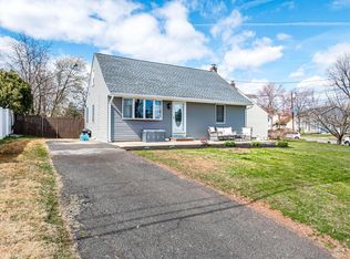 2 Country Club Dr, Colonia, NJ