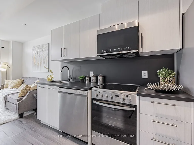 266 Finch Ave E #13 — Photo 11