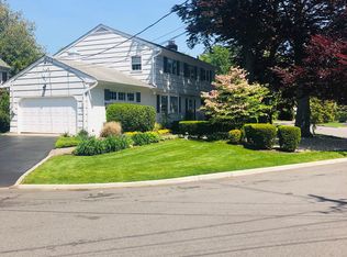 1460 Stevenson Rd, Hewlett, NY 11557