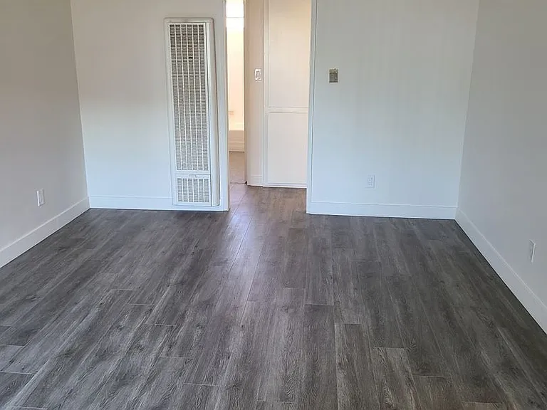 528 N. Hobart Blvd — Photo 2