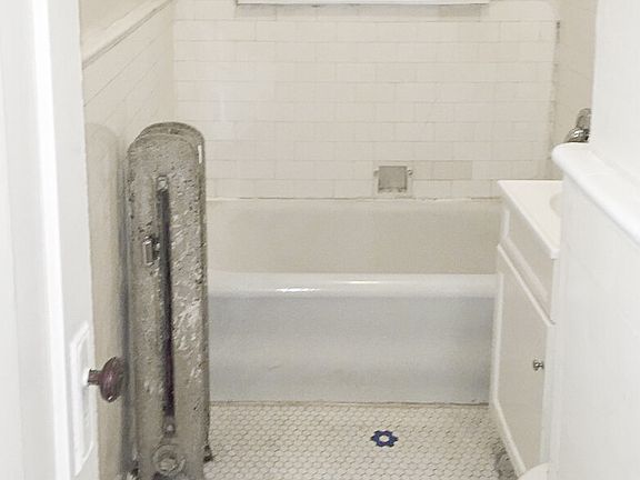 5th image of 428.109 W Surf St #109