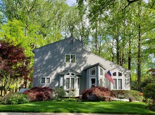 9309 Raintree Rd, Burke, VA 22015