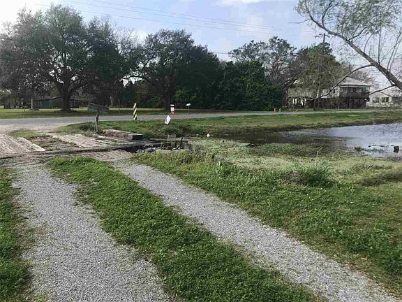 3rd image of 1403 Highway 665
