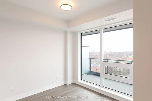 2525 Bathurst St Photo 1