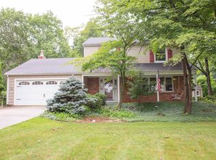 501 Oak Crest Dr, Kendallville, IN 46755