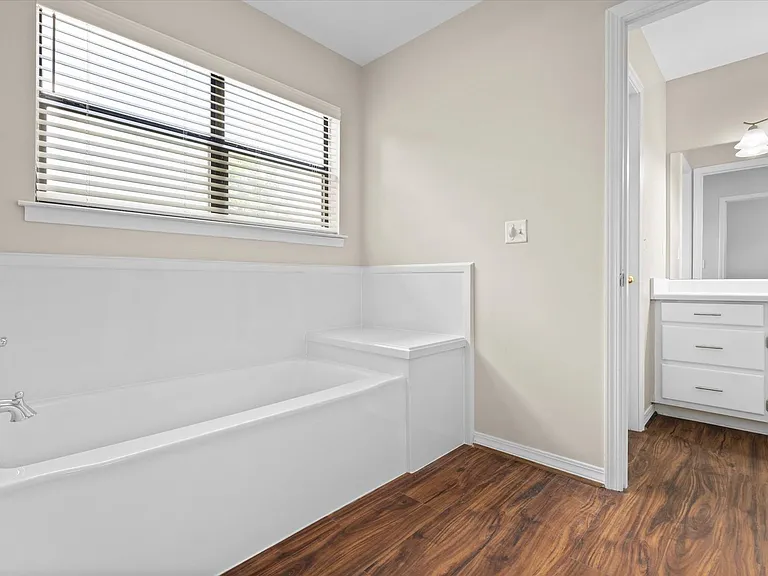 2609 Longleaf Dr — Photo 10