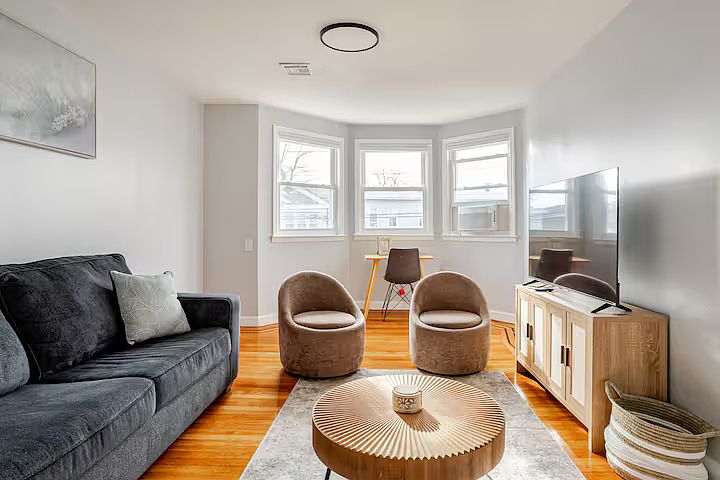 1st image of 25 W 51st St