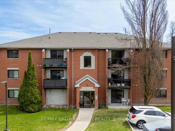 183 Edgehill Dr #C2, Barrie, ON L4N 1L9