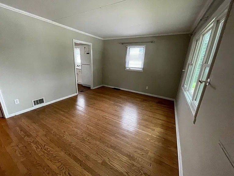 2132 S 48th Ave — Photo 5
