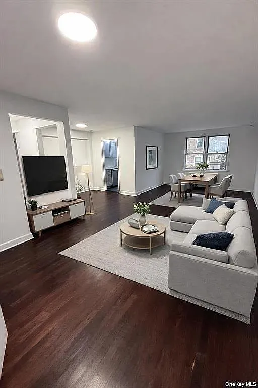 2 bed, 1.0 bath, 876 sqft, $2,950 — Photo 1