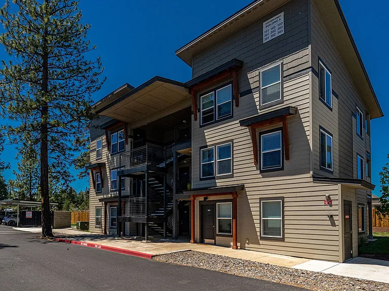 McKenzie Meadows Apartments — Photo 9