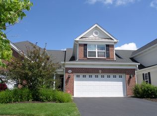 1042 Broadmoor Dr, Elgin, IL 60124