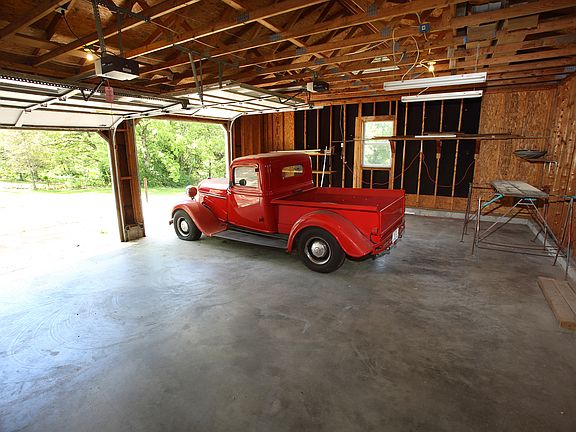 Attached 2 Car Garage