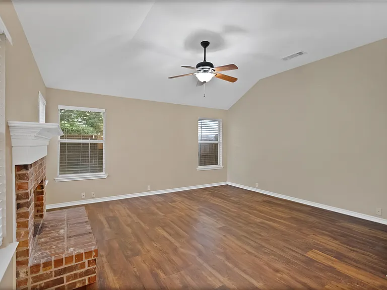 5708 McKinley Ln — Photo 16