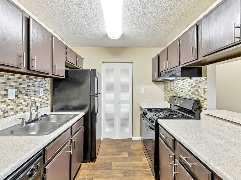 Woodland Trace Apartments — Photo 10