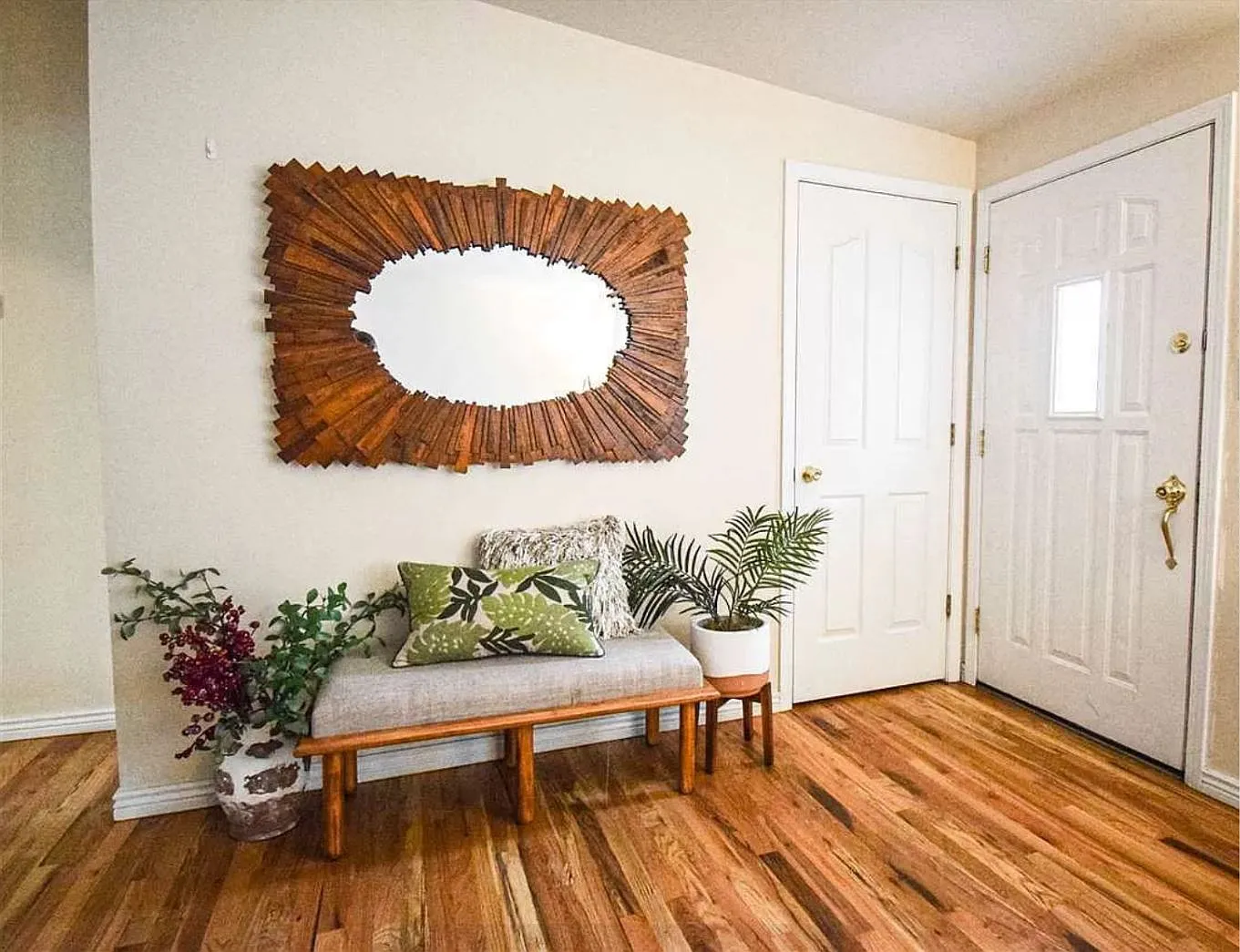 5 bed, 2430 sqft, $1,995 — Photo 3