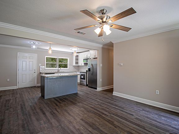 5th image of 4516 Hilltop Dr