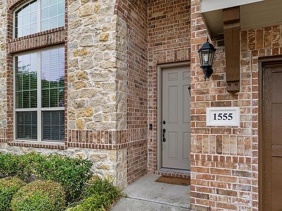 2nd image of 1555 Sonnet Dr