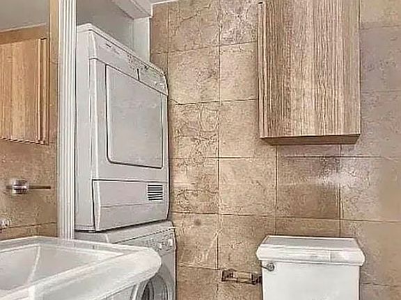 4th image of 410 E 13th St APT 2