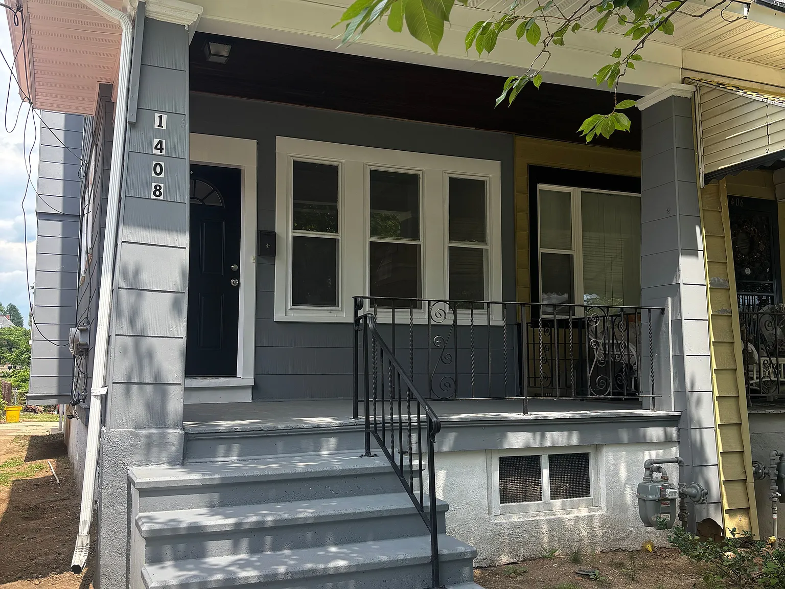 Sharp 4 Bedroom Near Cadwalader Park — Photo 1