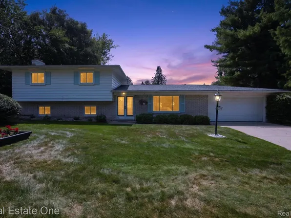 219 Allen Lake Dr, White Lake, MI 48386