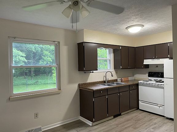 4th image of 7630-88 Stuhldreher St NW #7658