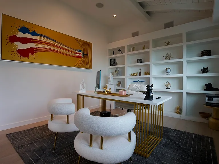 2260 Maravilla Dr — Photo 36