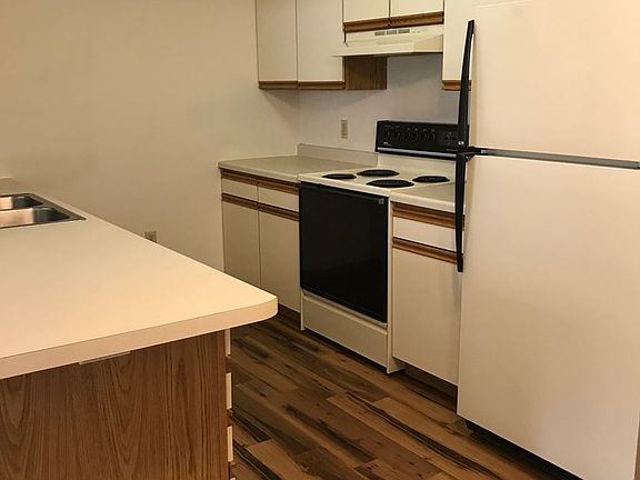 3rd image of 1051 Imperial Cir #6