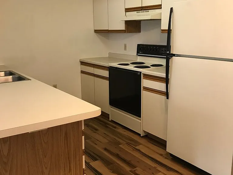 1051 Imperial Cir — Photo 11