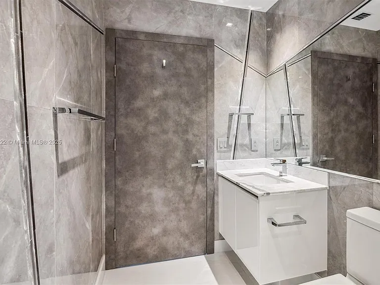 330 Sunny Isles Blvd #5-UPH04 — Photo 37
