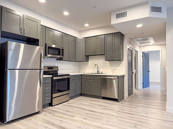 5th image of 6904 Eton Ave #204