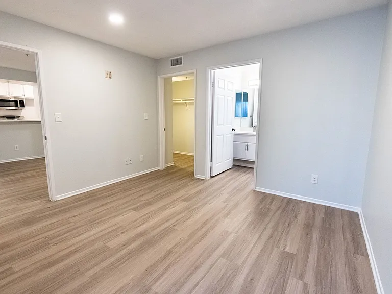 315 Virgil — Photo 69
