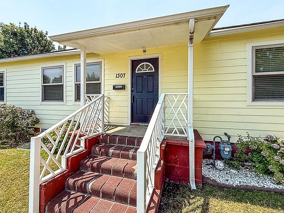 3rd image of 1305 McPherson Ave
