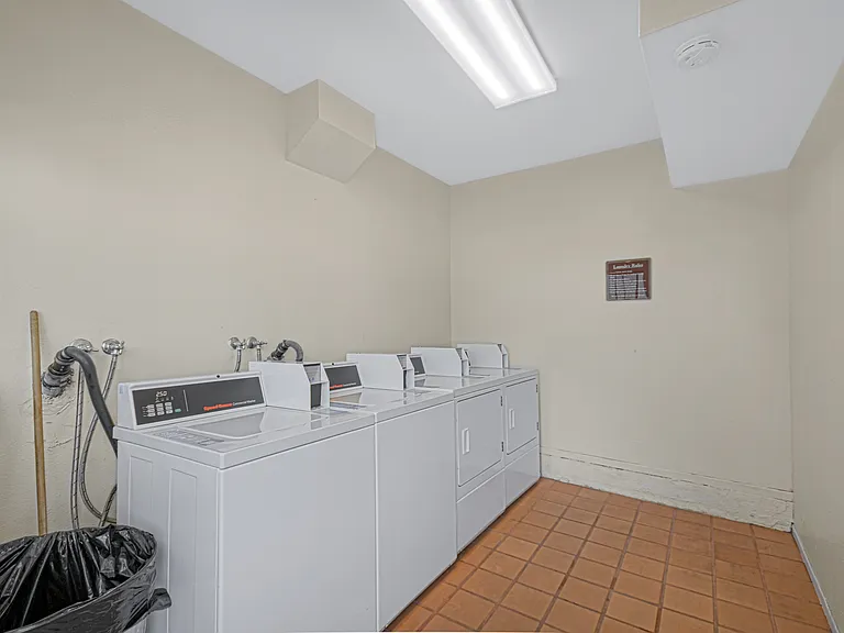 1241 E Avenue R #C — Photo 16