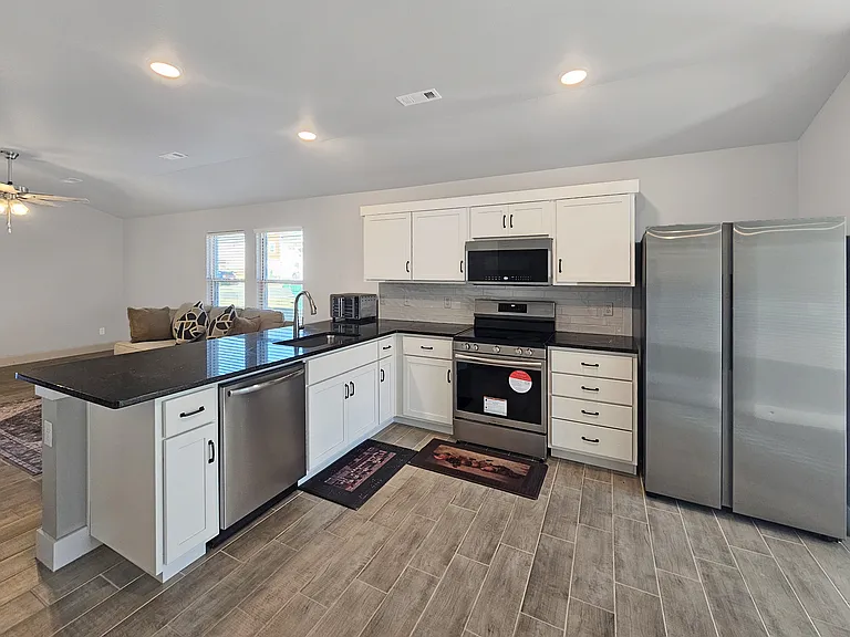 2091 Bluebonnet Ln — Photo 10