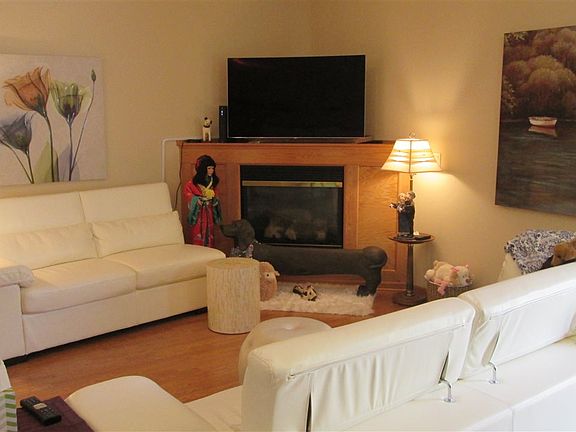 3rd image of 1421 Brady Ln