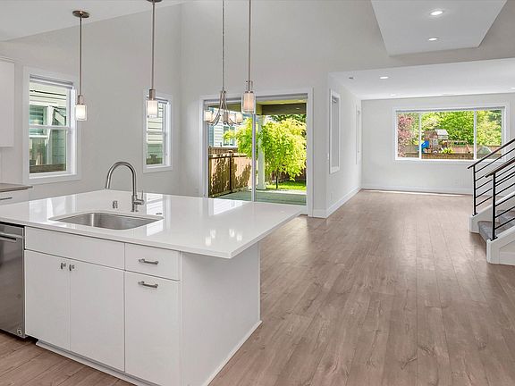 Spacious sunny dining & living room