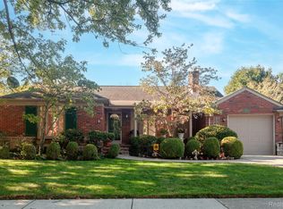 1151 Fairholme Rd, Grosse Pointe Woods, MI 48236