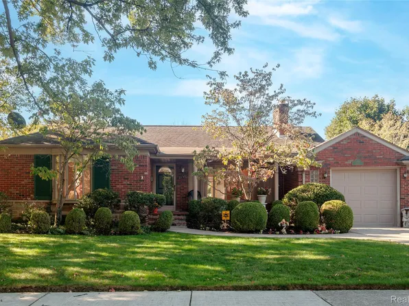 1151 Fairholme Rd, Grosse Pointe Woods, MI 48236