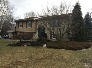 7206 Whispering Ln, Slatington, PA 18080