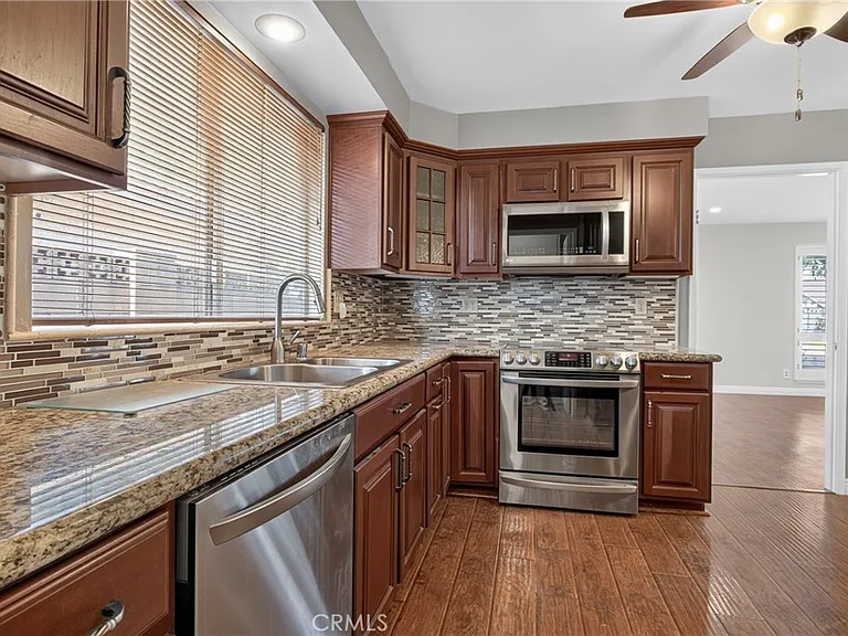 9624 Swinton Ave — Photo 12