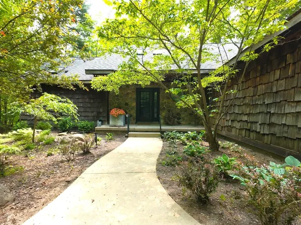 3725 Riverbank Trl, Mount Pleasant, MI 48858