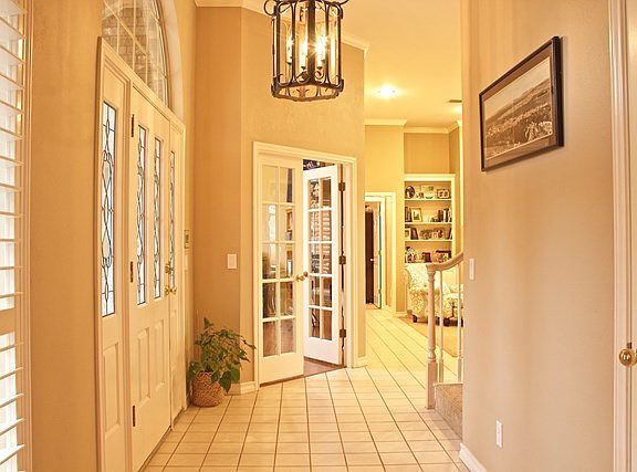 2nd image of 4803 Oakwood Ct