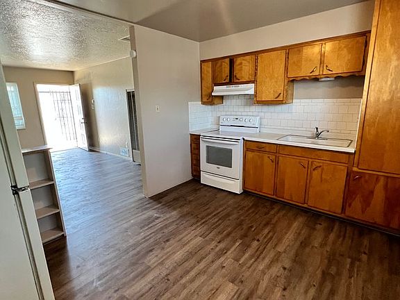 2nd image of 305 Charleston St NE #1