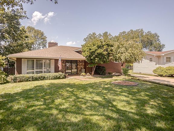 2nd image of 3233 Newell Dr