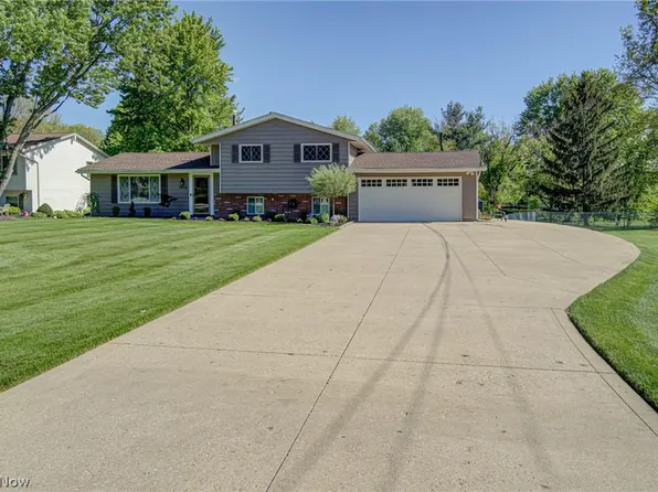 1068 Shoshone Trl, Northfield, OH 44056