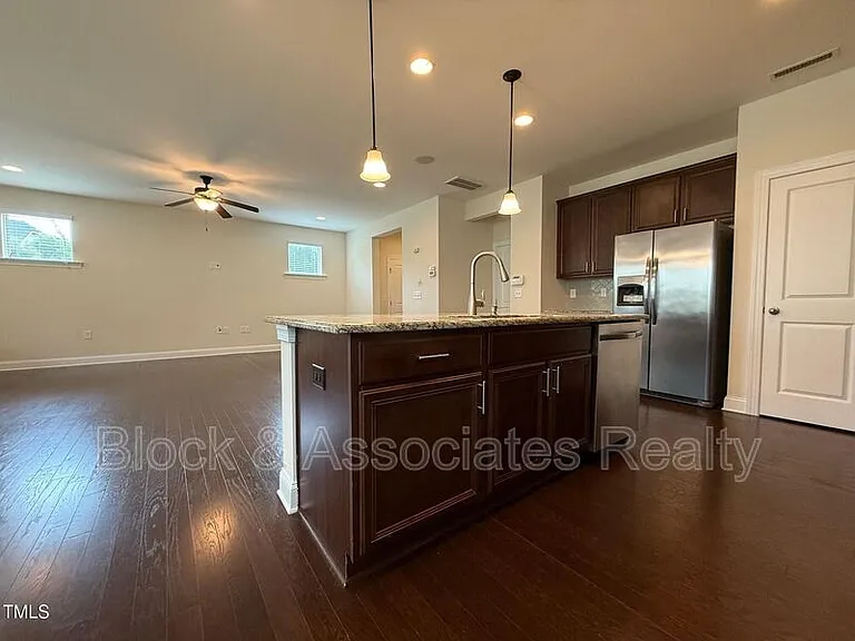 238 Begen St — Photo 7