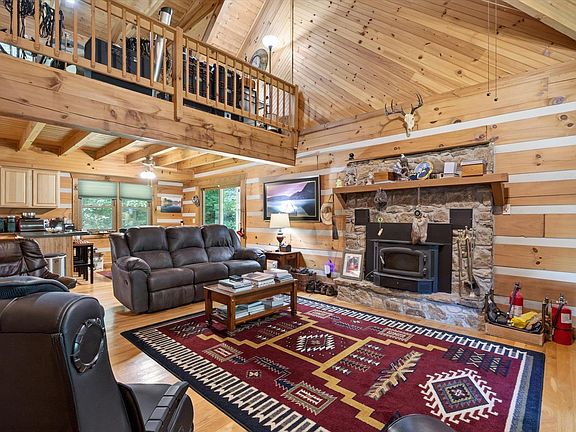 4th image of 1145 Hert Hollow Ln