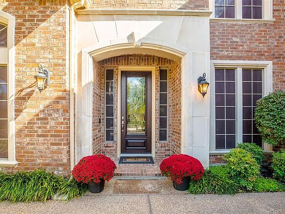 2nd image of 5923 Crescent Ln