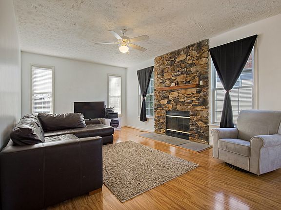 3rd image of 22110 Goldenrod Dr